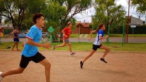 La Escuela de Atletismo realiza su pretemporada de verano